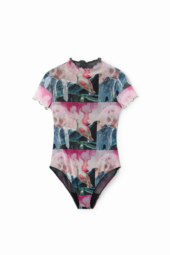 Body s krátkými rukávy z fantazijního tylu Body s krátkými rukávy z fantazijního tylu