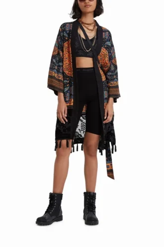 Etnické kimono s třásněmi