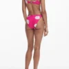 Fuchsiové bikiny s mušličkami