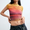 Halenka s krátkými rukávy a vysokým výstřihem Halenka s krátkými rukávy a vysokým výstřihem