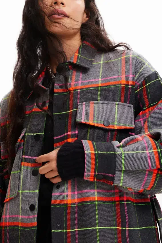 Kabát ve stylu overshirt s tartanovým vzorem Kabát ve stylu overshirt s tartanovým vzorem