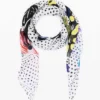 Šála navržená panem Christianem Lacroixem Šála navržená panem Christianem Lacroixem