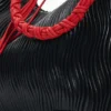 Středně velká taška s reliéfním vzorem
