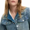 Vyšívaná bundy ve stylu trucker Vyšívaná bundy ve stylu trucker