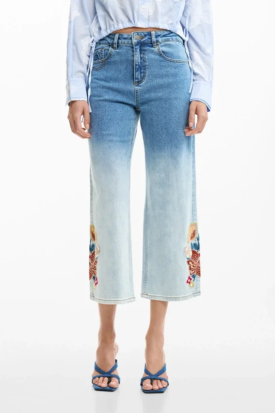 Vyšívané džíny typu culotte Vyšívané džíny typu culotte