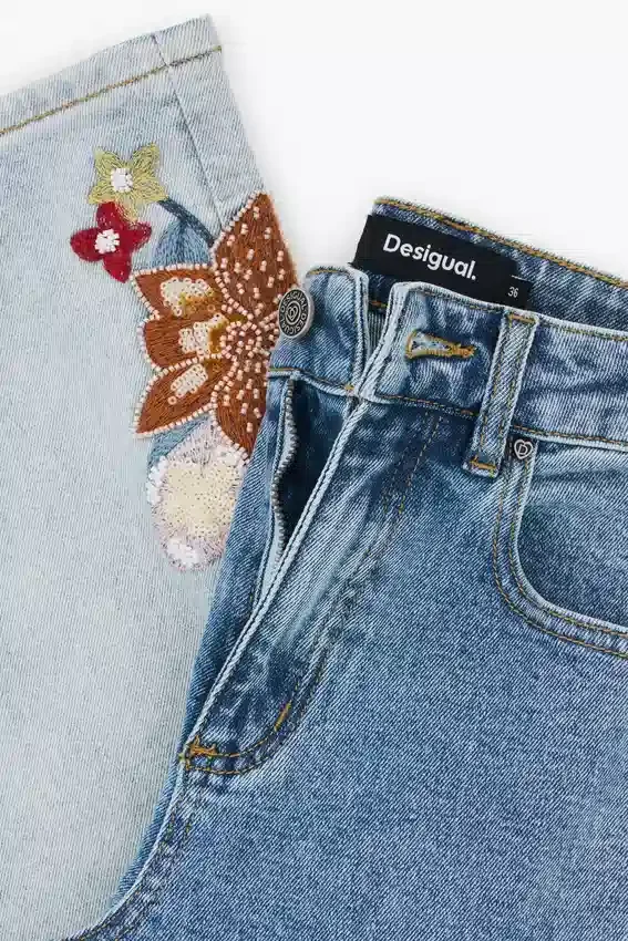 Vyšívané džíny typu culotte Vyšívané džíny typu culotte
